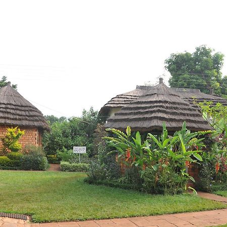 โรงแรมนิว คอร์ท วิว Masindi ภายนอก รูปภาพ